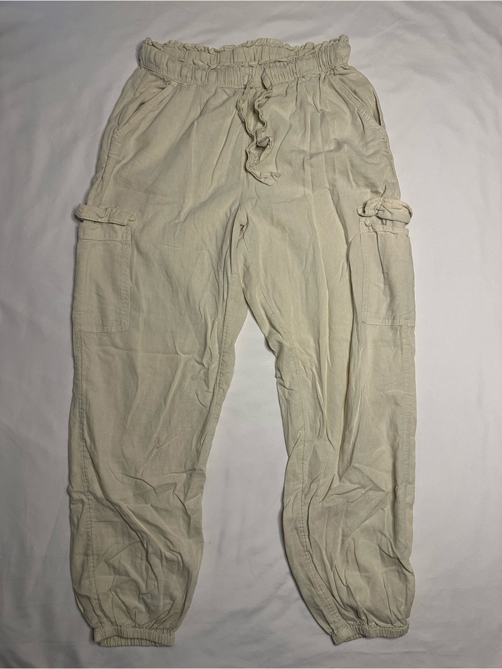 Aerie cream flowy jogger pants with drawstring waist